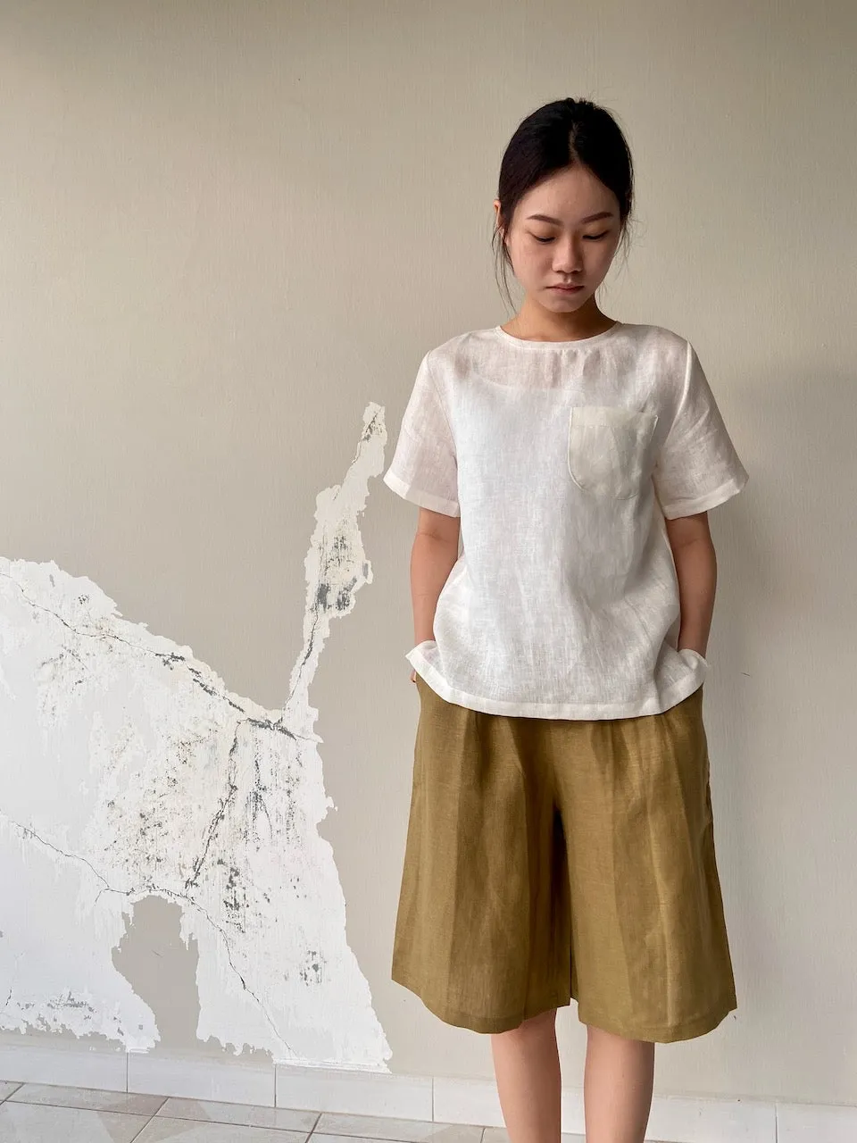 Linen Short Sleeve Top with Pocket in White