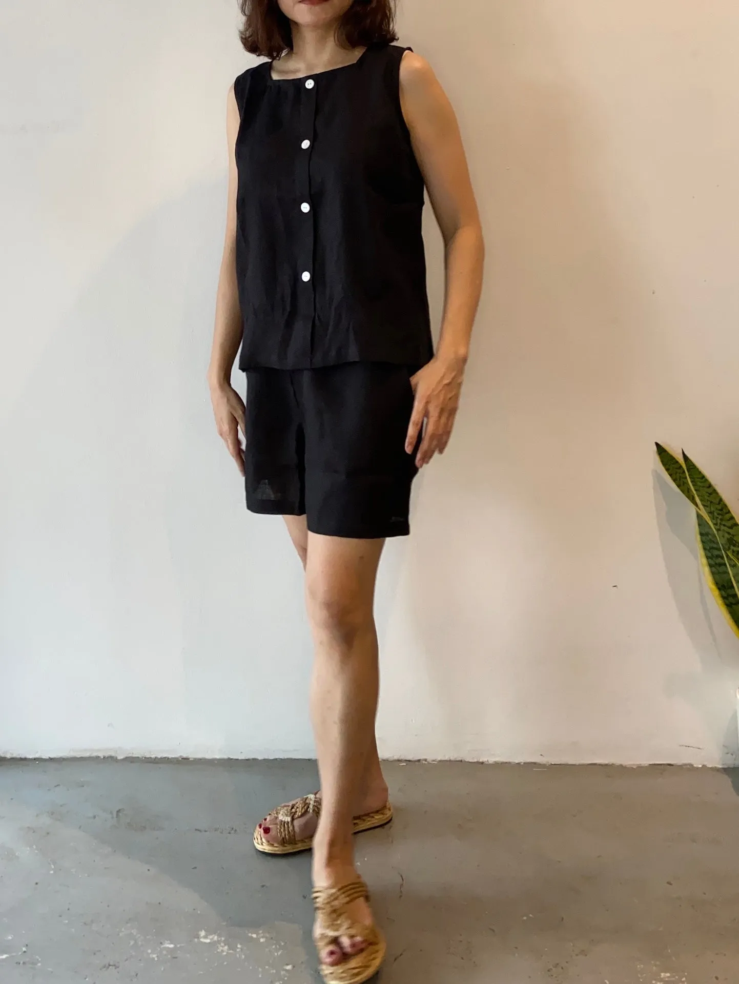 Linen Sleeveless Top (Black)