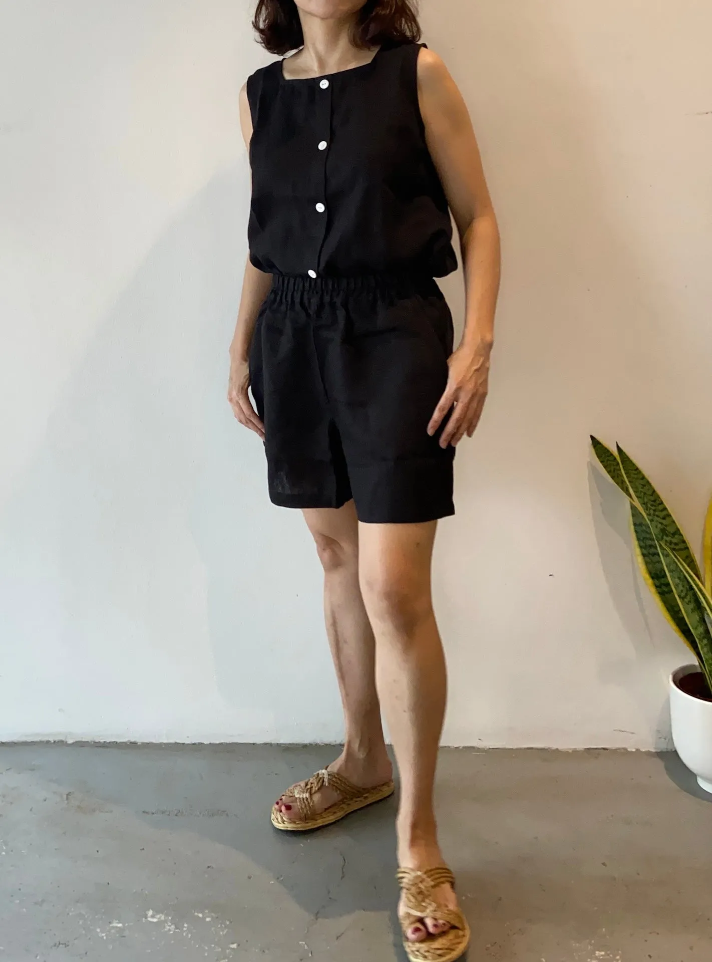 Linen Sleeveless Top (Black)