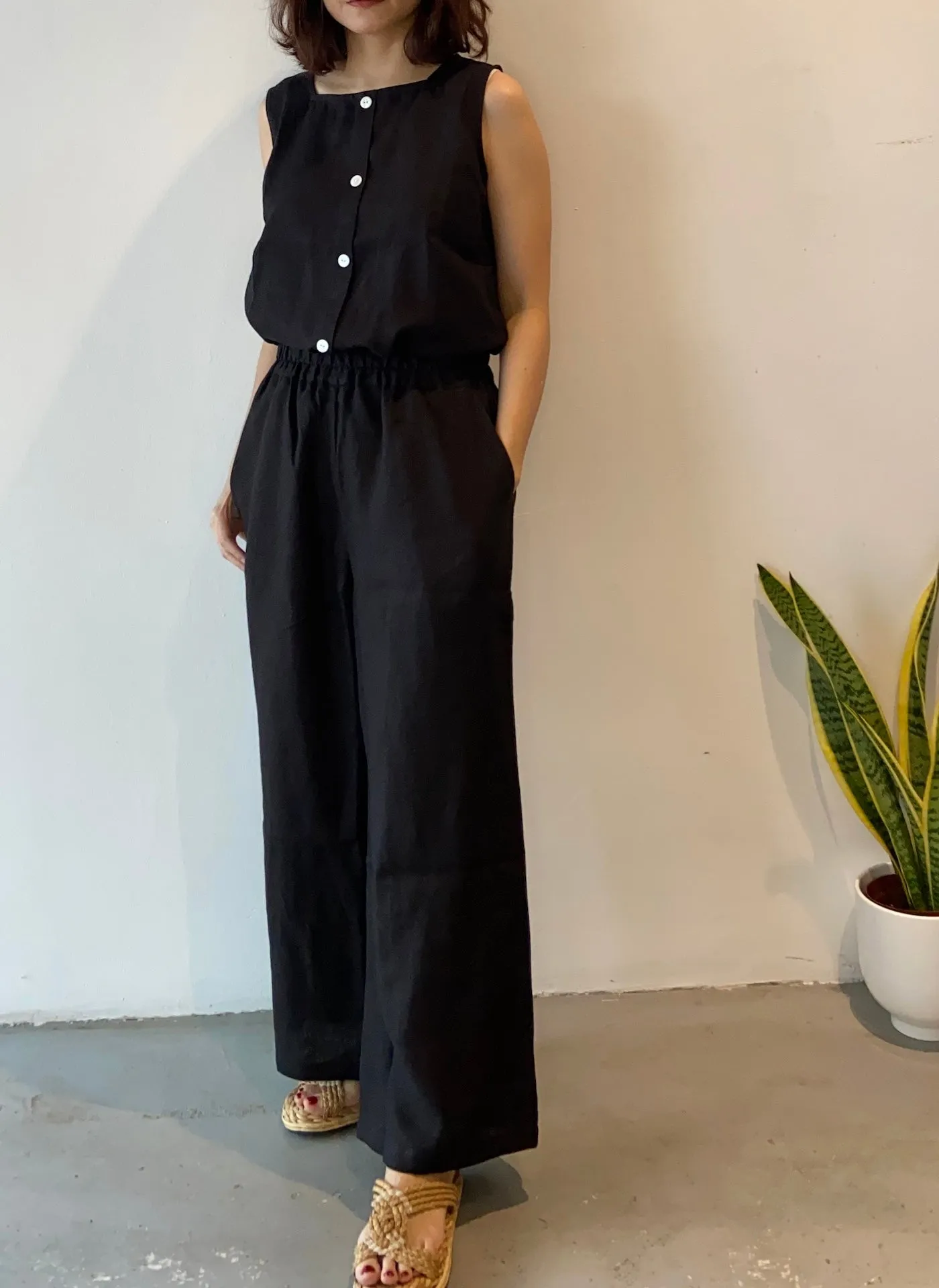 Linen Sleeveless Top (Black)